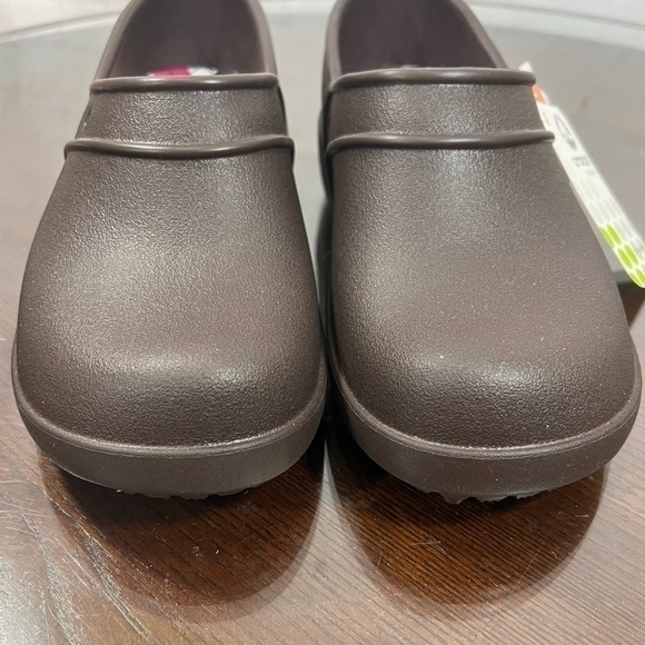 CROCS brown rubber clog (nurse’s shoes) in size 5 - Picture 5 of 12